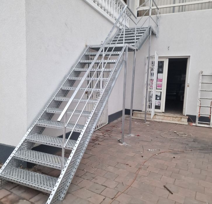 Scari metalice zincate facem la comanda sunati 90