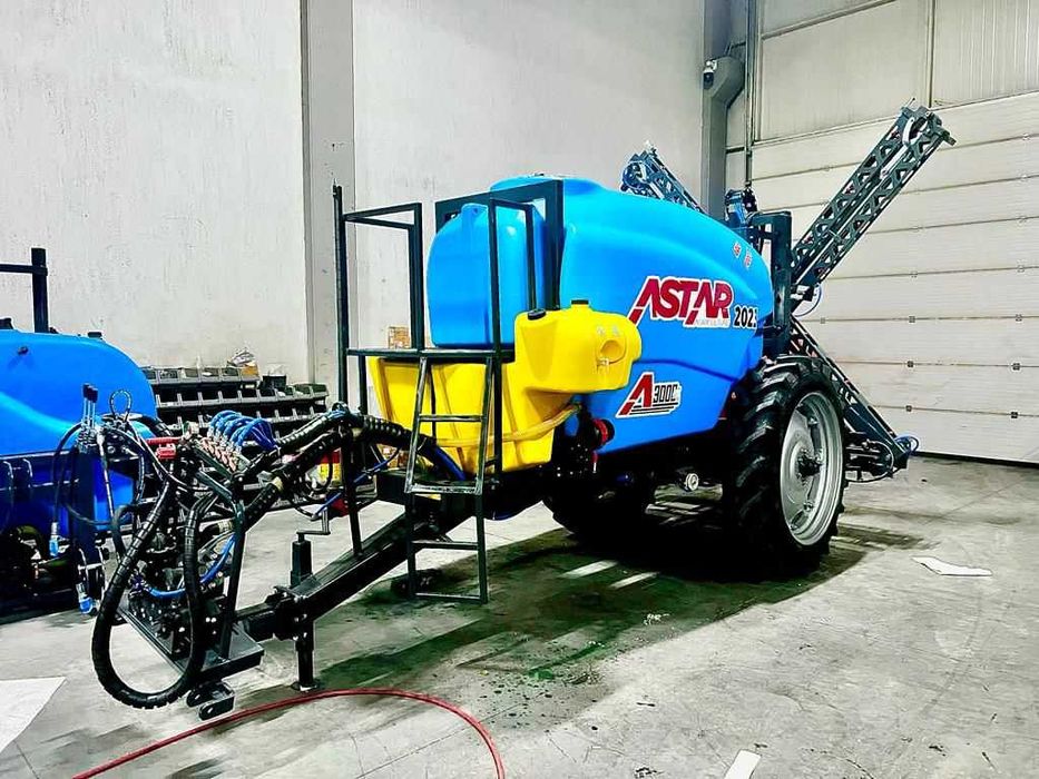 Полевой опрыскиватель Untar/Astar 3000 литров