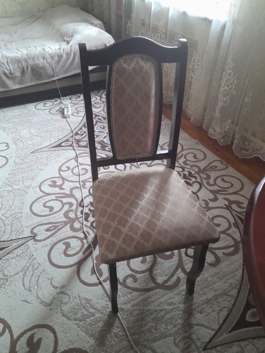 Стол со стульями