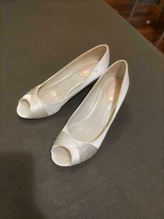 Официални обувки, нови