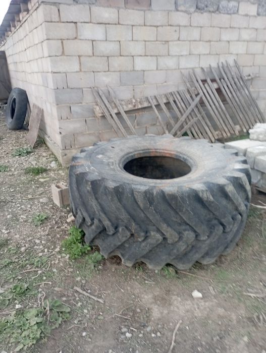 Продам резину на кировец