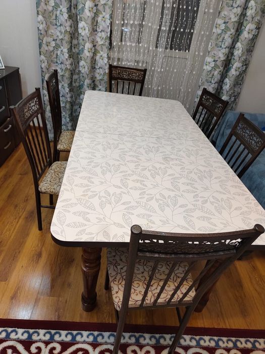 Кухонный стол со стульями