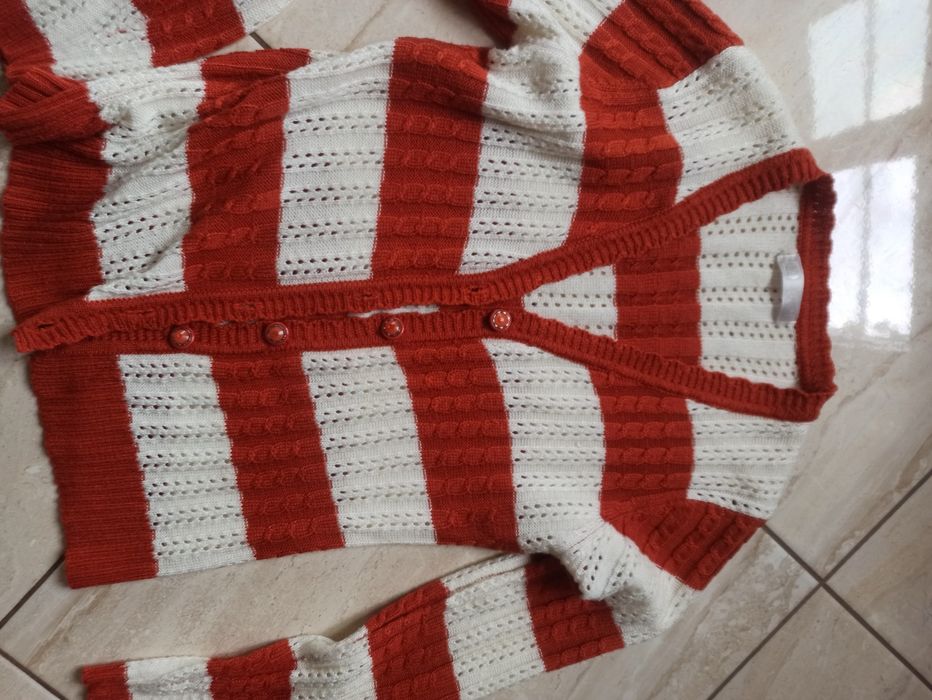 Compleu dama cu bluza și jerse din tricot.