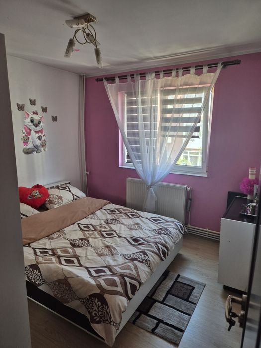 Vând apartament 3 camere Craiovita Nouă