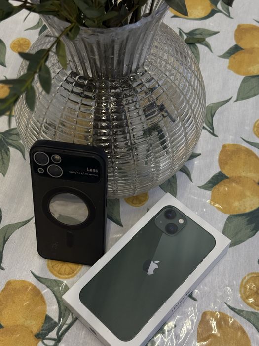 Продам сотовый телефон айфон 13