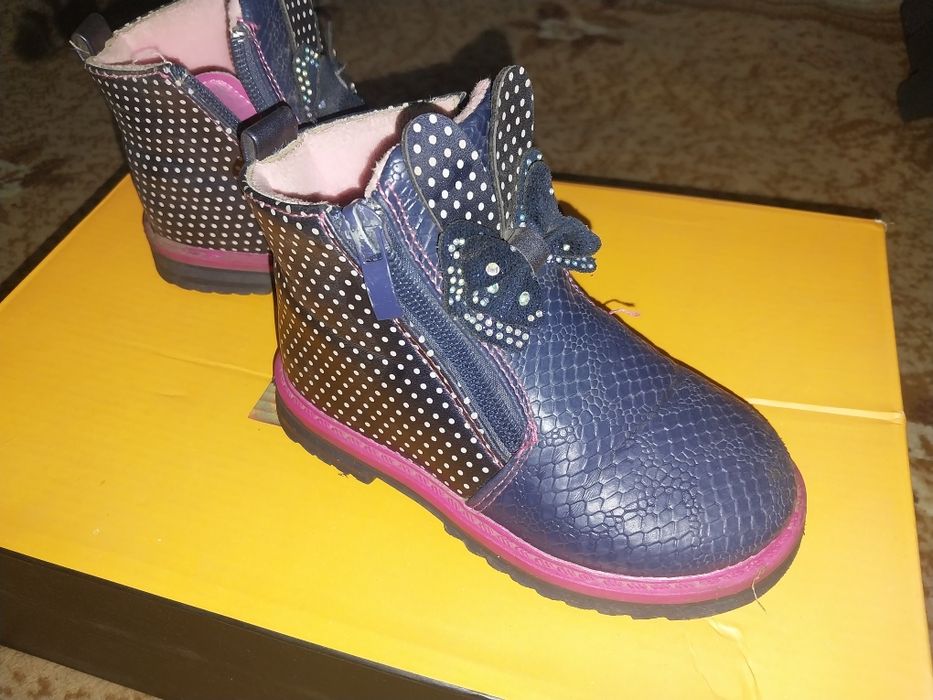 Продам детскую обувь