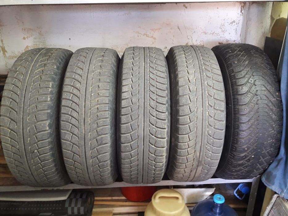 Продам зимнюю резину с титанками