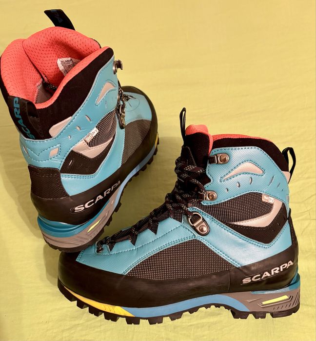 Quechua номер 39 и Scarpa ном 40, туристически обувки, боти планински