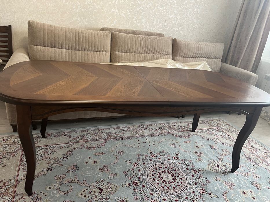 Продается стол для гостей