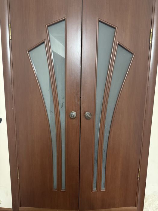 Двери коричневые