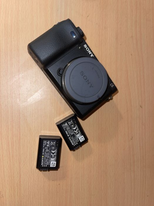 Sony a6400 + Обектив Sony 18-105mm +2 батерии Sony