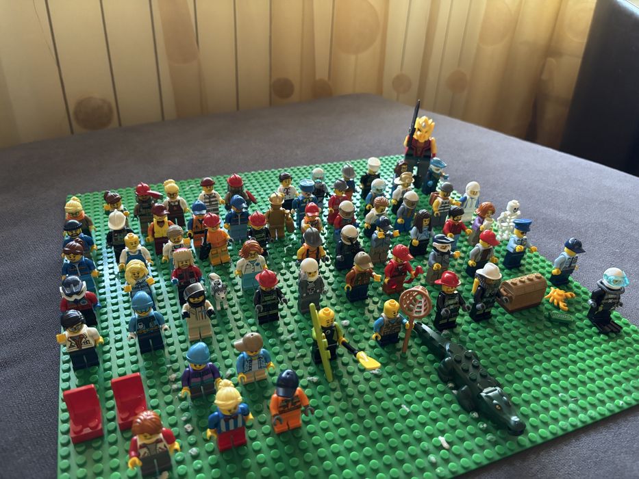 Omuleți lego diferite modele