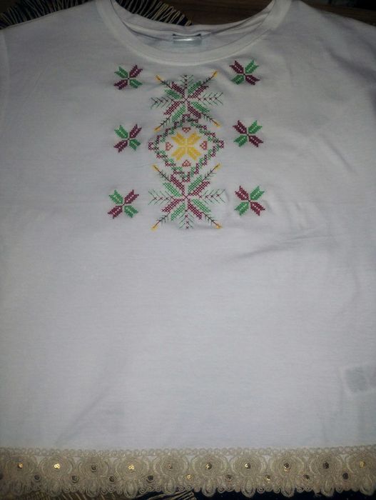 Бродирани дамски блузки с шевици и народни мотиви