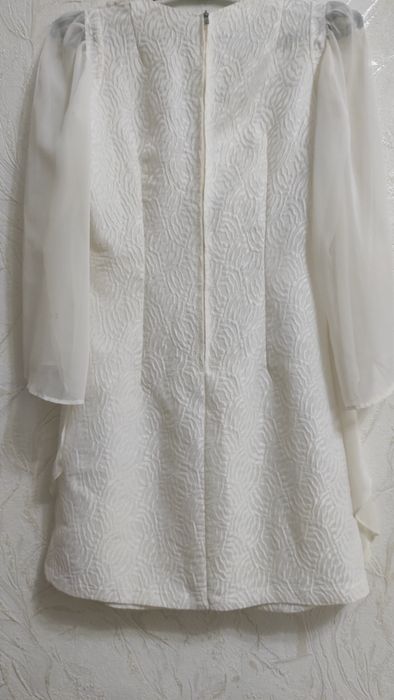 Платье белое комбинировано белым шелком. Мат-л космос.р-р 46.молния ..