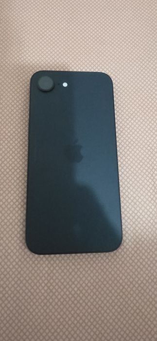iPhone 16 E  pentru recarosare, piese