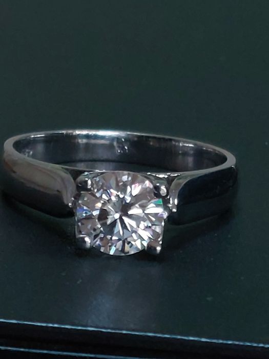 Дамски пръстен с 1 Карат Мойсанит+Сертификат