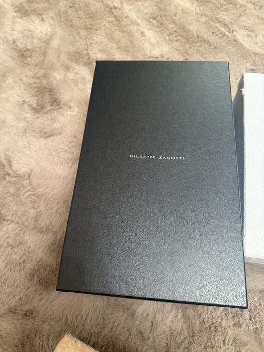 сникърси Giuseppe Zanotti