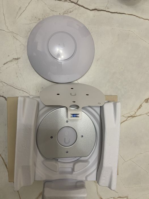 Wi-Fi точка доступа Unifi 6 lite.