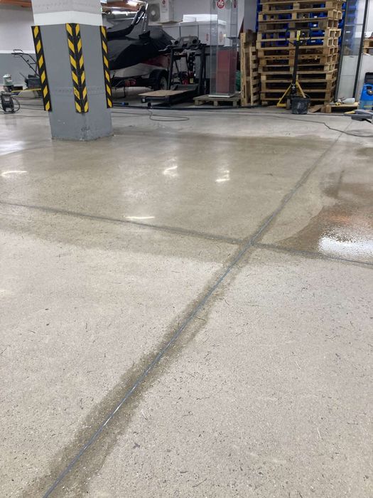 Машинно измиване и импрегниране на шлайфан бетон и каменни настилки