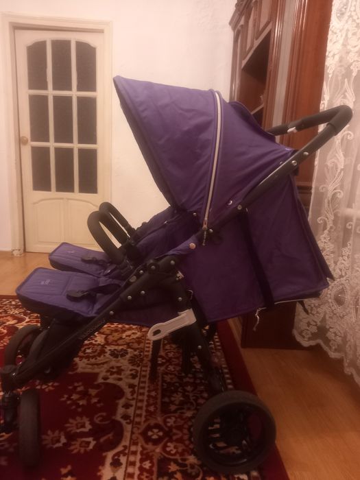 Коляска для двойни.