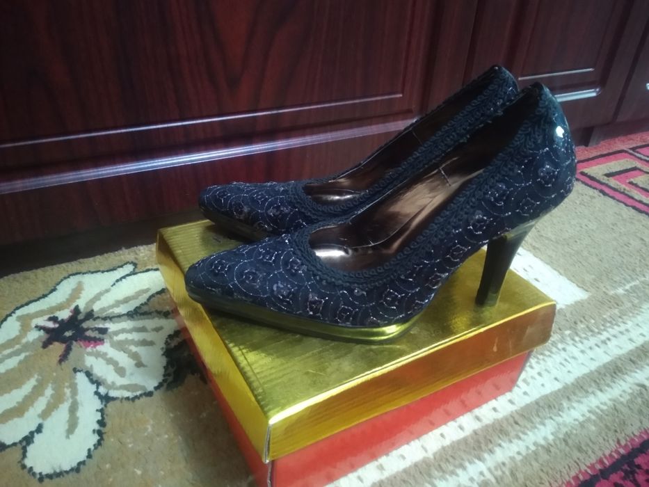 Туфли новые вечерние 35 размер