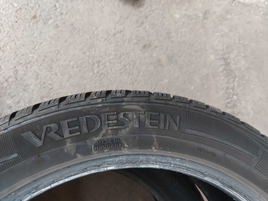 2бр.зимни гуми 245/45/19 Vredestein