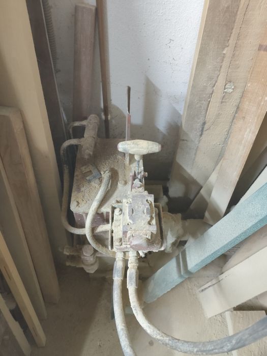 Vând presa hidraulica grinzi baghete lemn tamplarie