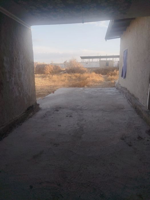 Uy sotiladi 2 uy bir dahliz navbahor dacha