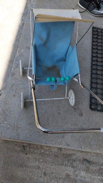 Retro carucior- jucaria veche pentru colectioner