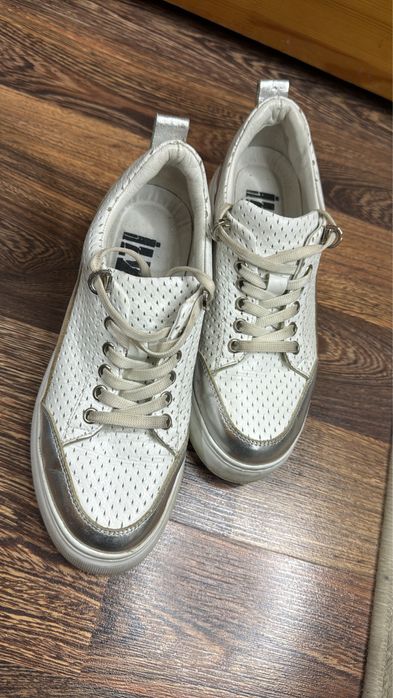 Продам кроссы осень