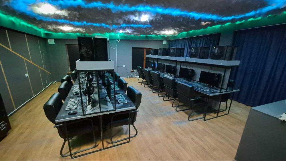 Game club 20 та компютер сотилади