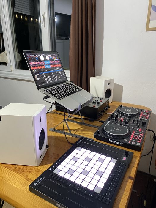 Akai apc 64 midi controller за Ableton