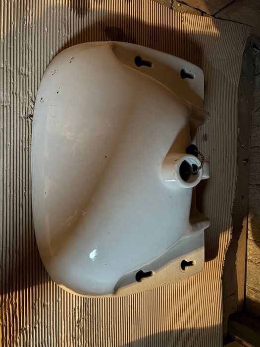 Продавам мивка за баня