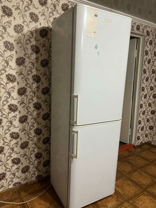 Холодильник с морозильником