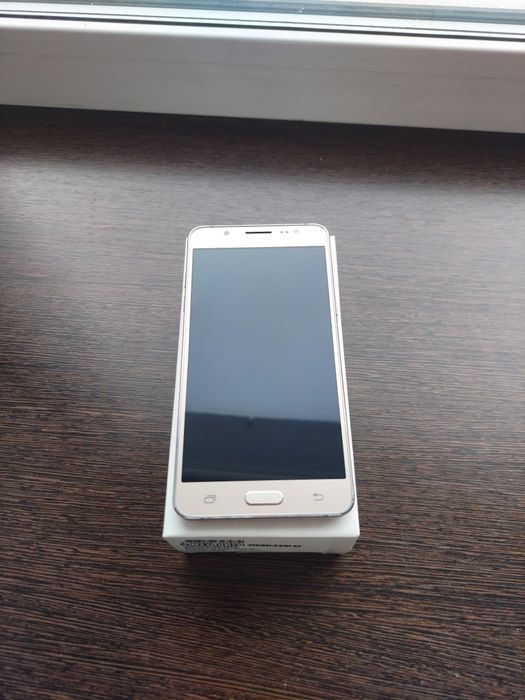 Телефон "Galaxy J5 ⁶"
