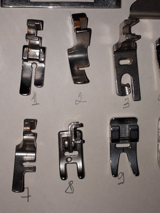 Лапки универсальные для швейных машин,новые  металические.