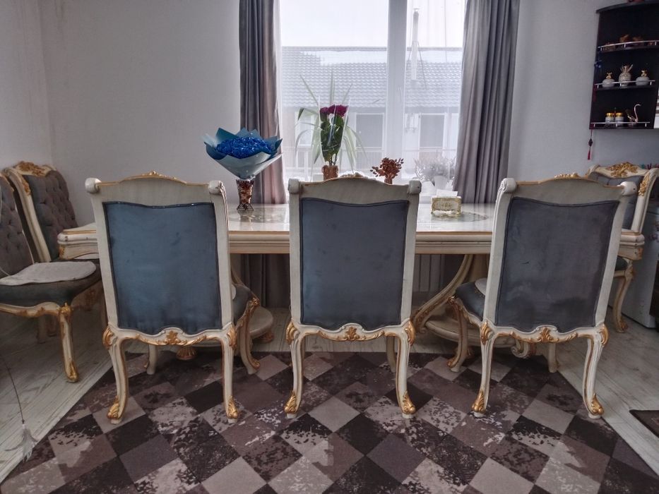 Продам стол шикарный!