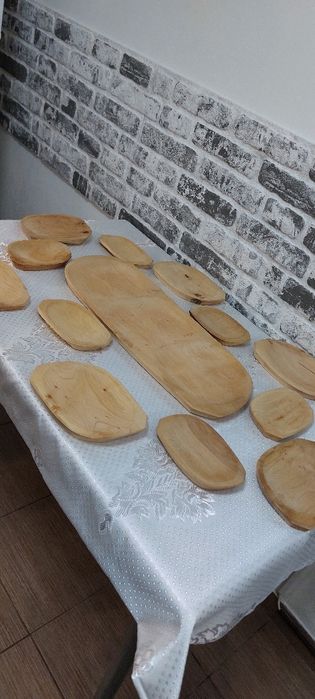 Set platou rustice contine  13 piese