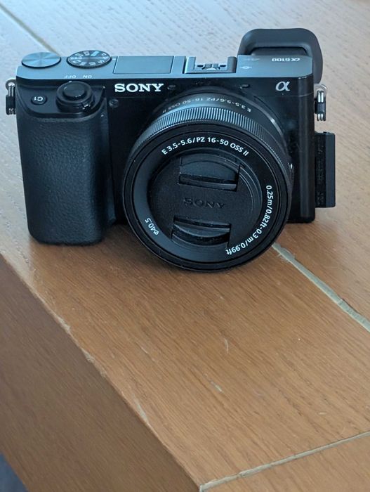 Vand Sony A6100 kit, la cutie cu toate accesoriile, garantie