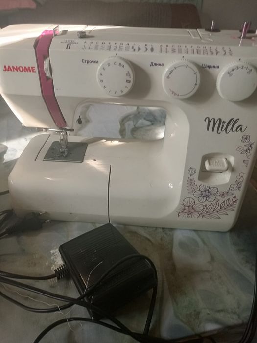 Почти новый продам швейную машину