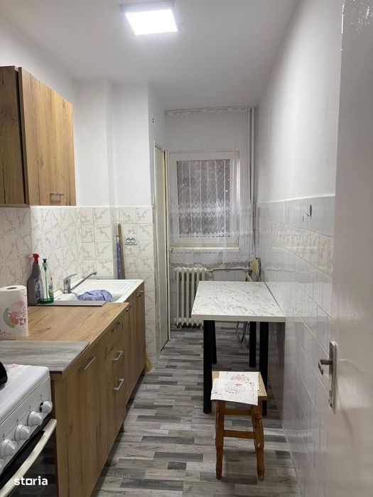 Inchiriez apartament 3 camere, decomandat -zona Vlaicu
