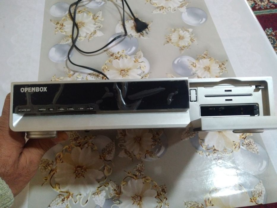 Продается тюнер опенбокс почти новый