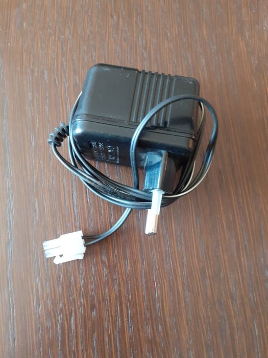 Адаптори за 220 волта