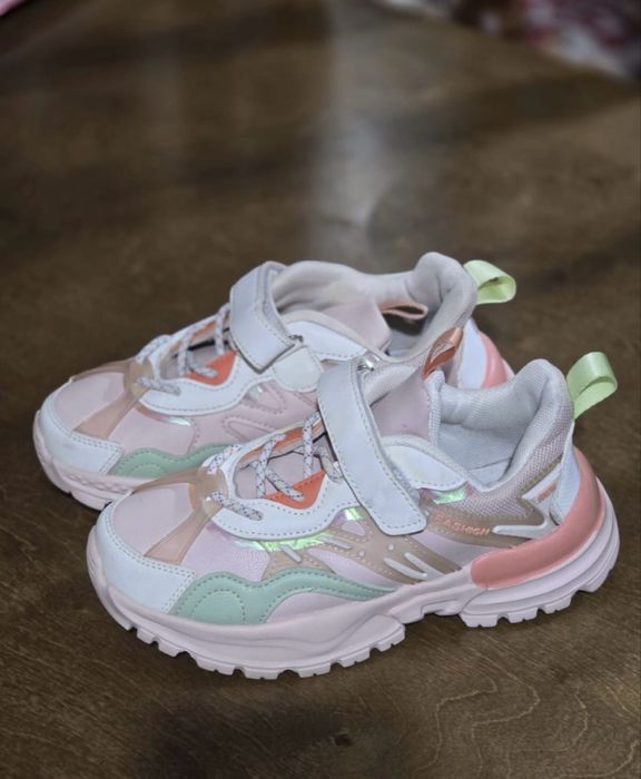 Кроссовки детские новые