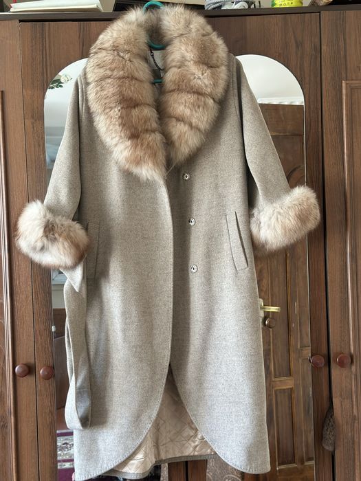 Пальто с мехом.