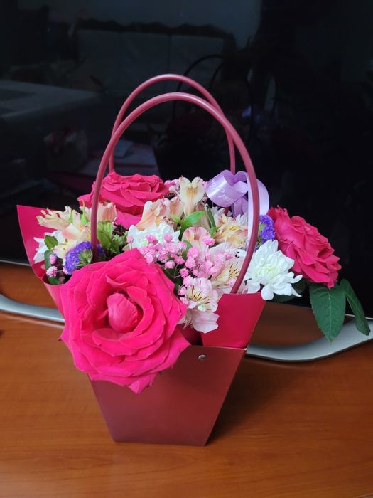 Цветы свеееежие срочно