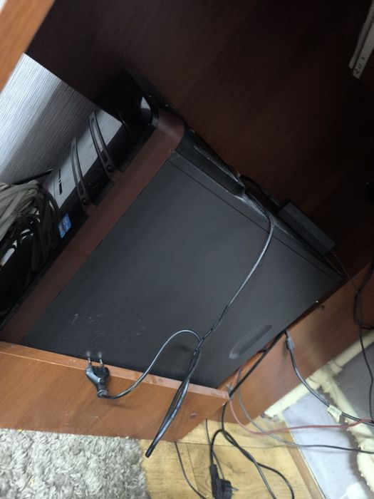 Продам компьютер с компьютерным столом