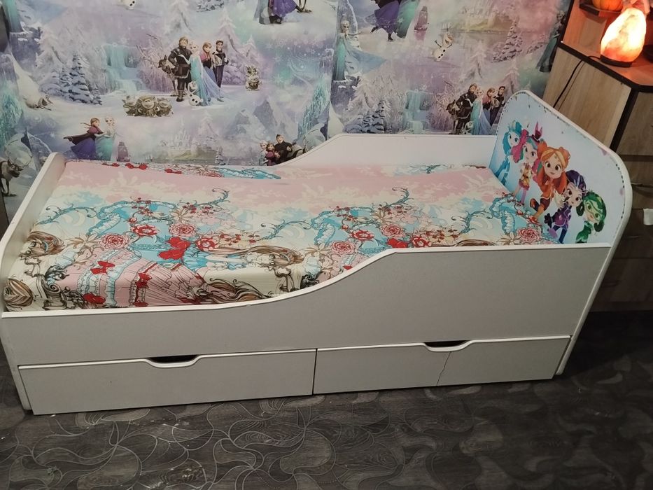 Кровать детская ,