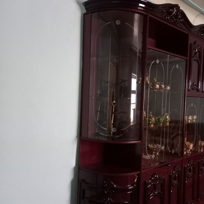 Servant stenka sotiladi