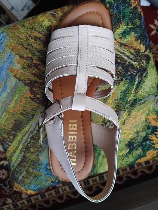 Sandale noi bej cu curele